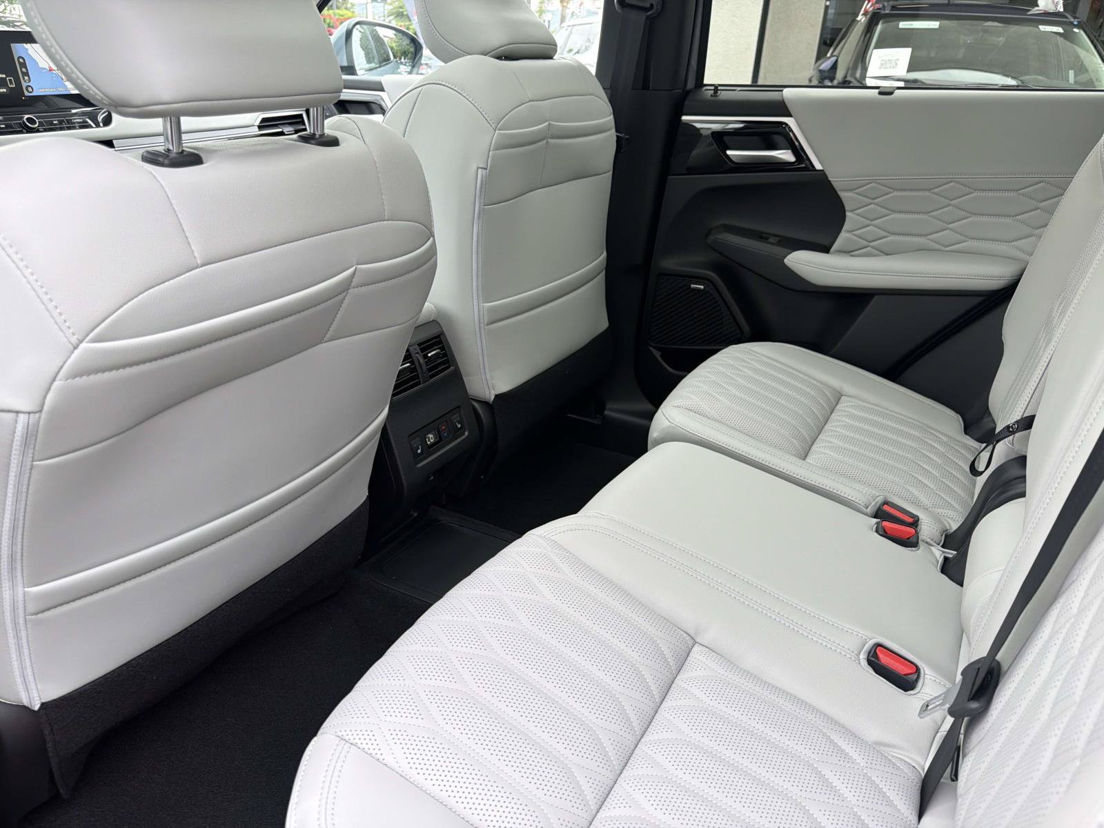 New 2026 Mitsubishi Outlander SEL AWD/4WD image 8
