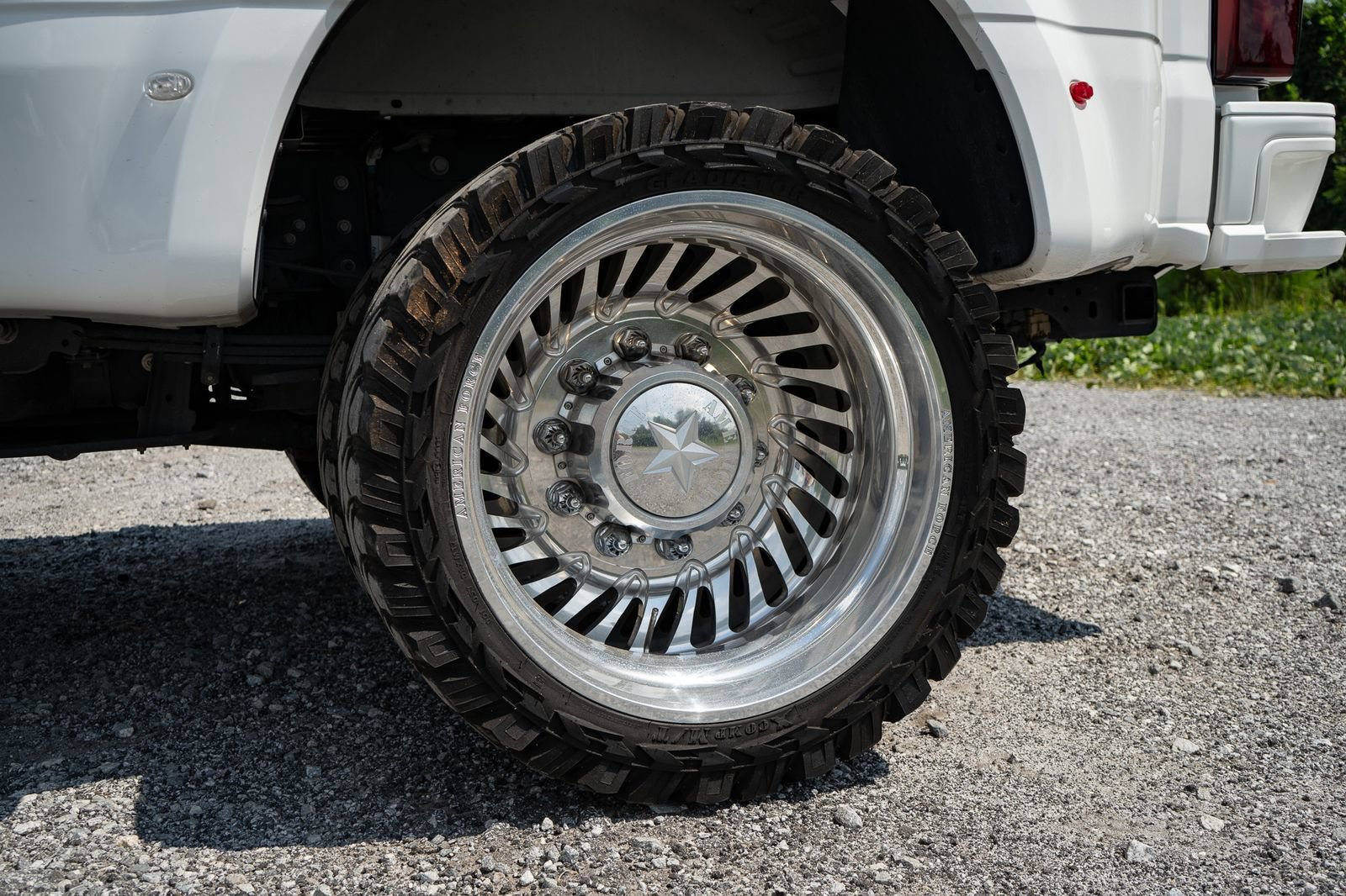 Used 2024 Ford F450 Platinum w/ FX4 Off-Road Package AWD/4WD image 18