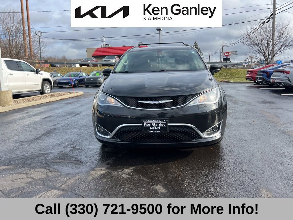 Used 2018 Chrysler Pacifica Touring-L w/ Premium Audio Group image 3