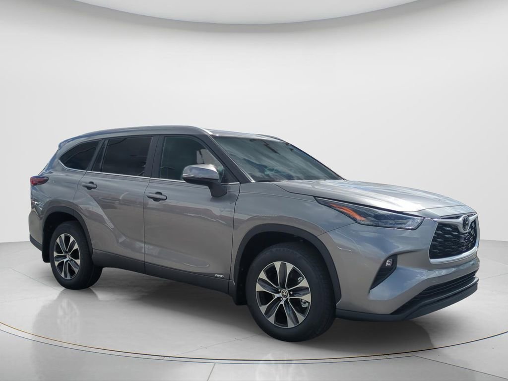 New 2026 Toyota Highlander XLE image 2