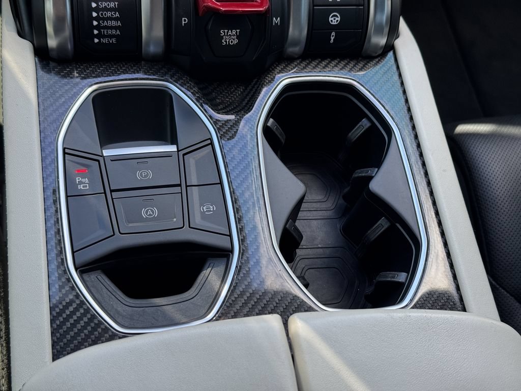 Used 2021 Lamborghini Urus AWD/4WD image 36