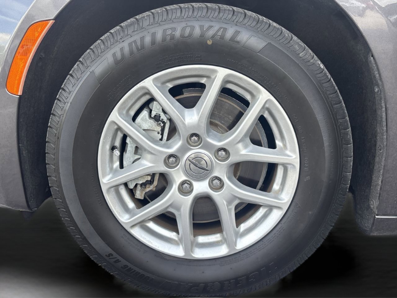 Used 2021 Chrysler Voyager LX image 31