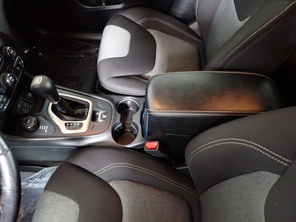 Used 2017 Jeep Cherokee Sport w/ Cold Weather Group image 33