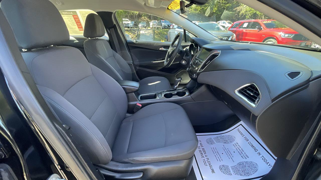 Used 2018 Chevrolet Cruze LT FWD image 29