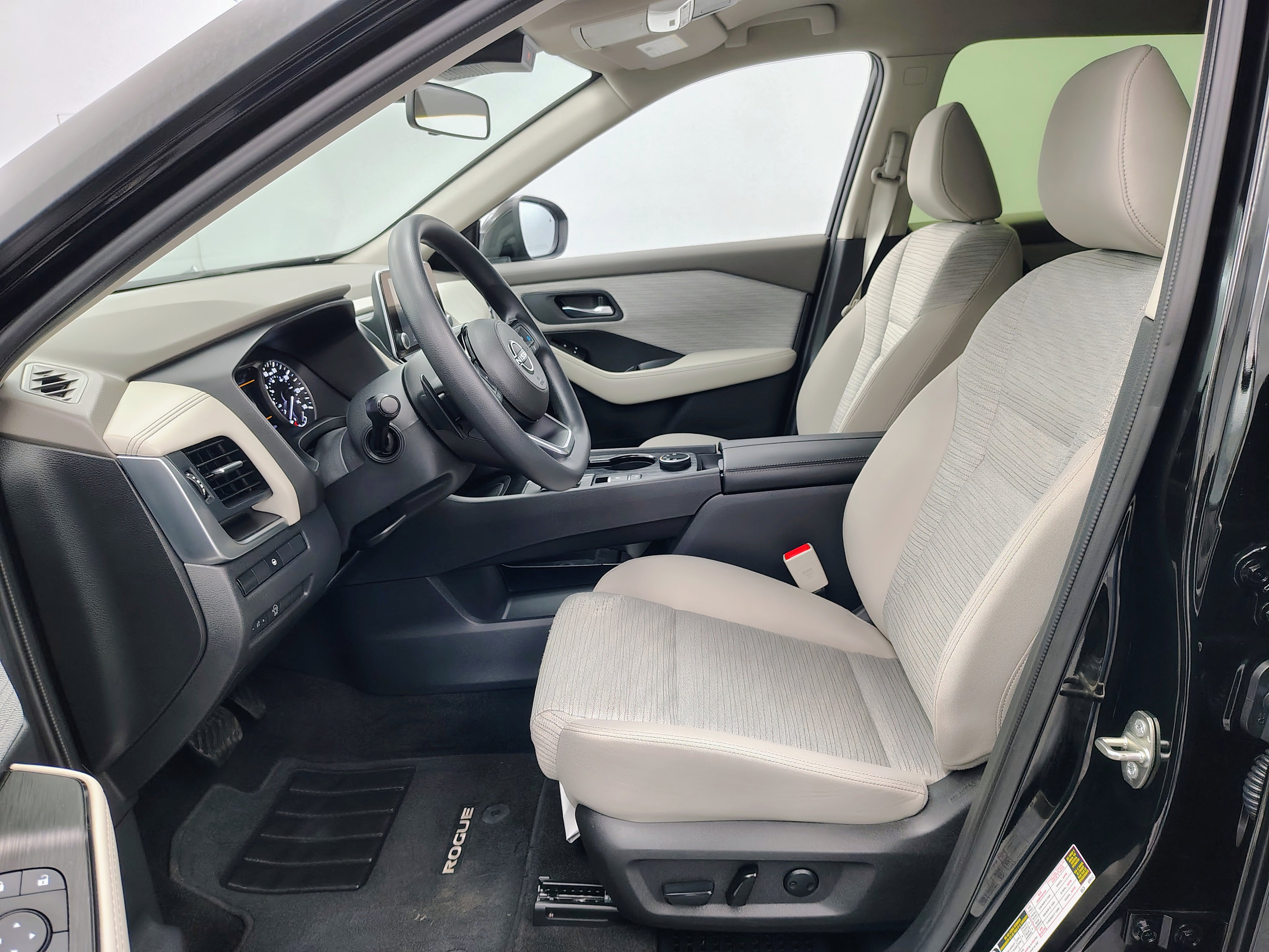 Used 2023 Nissan Rogue SV AWD/4WD image 19