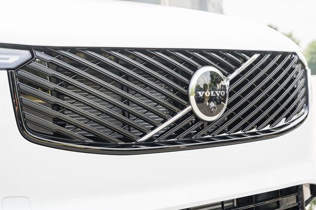Used 2026 Volvo XC90 T8 Ultra w/ Protection Package Premier image 11