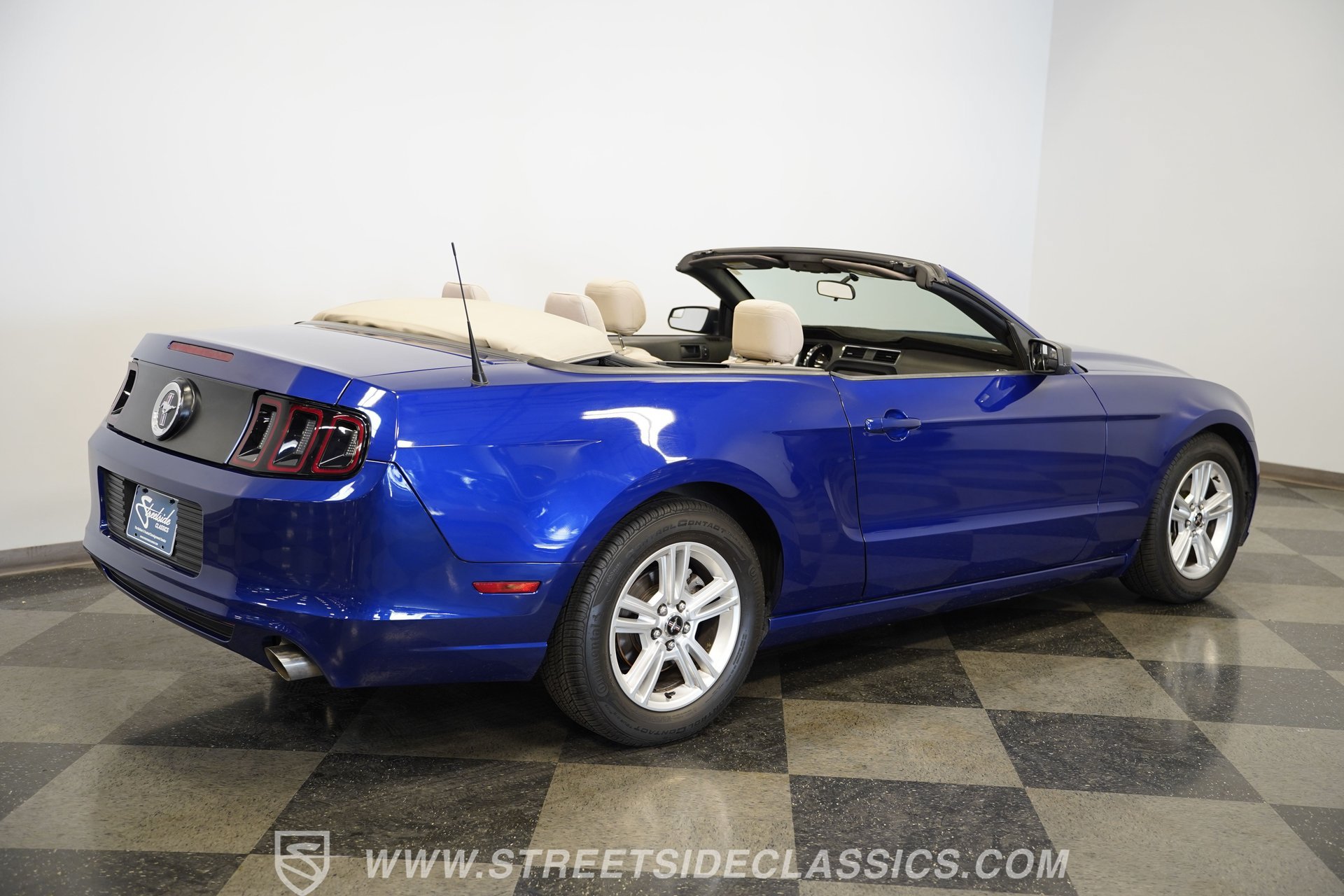 Used 2014 Ford Mustang Convertible RWD image 13