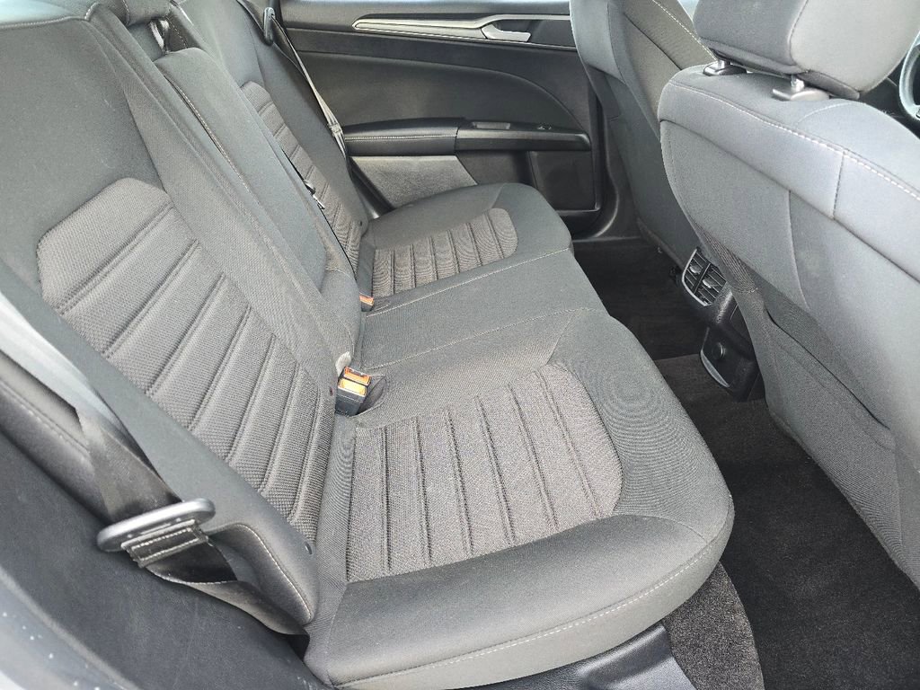 Used 2020 Ford Fusion SE image 17