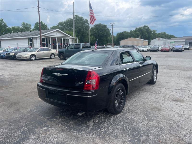 Used 2010 Chrysler 300 Touring RWD image 5