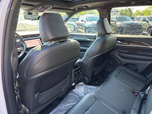 New 2026 Jeep Grand Cherokee Limited w/ Luxury Tech Group II AWD/4WD image 9