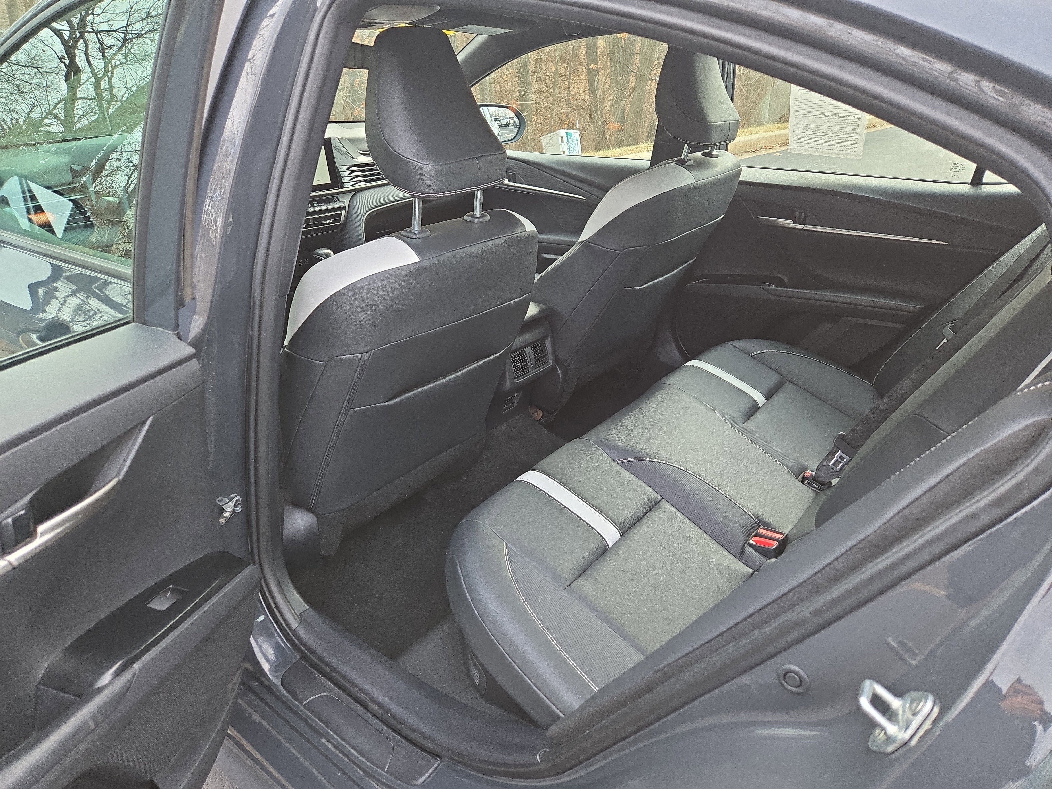 Used 2025 Toyota Camry SE image 25