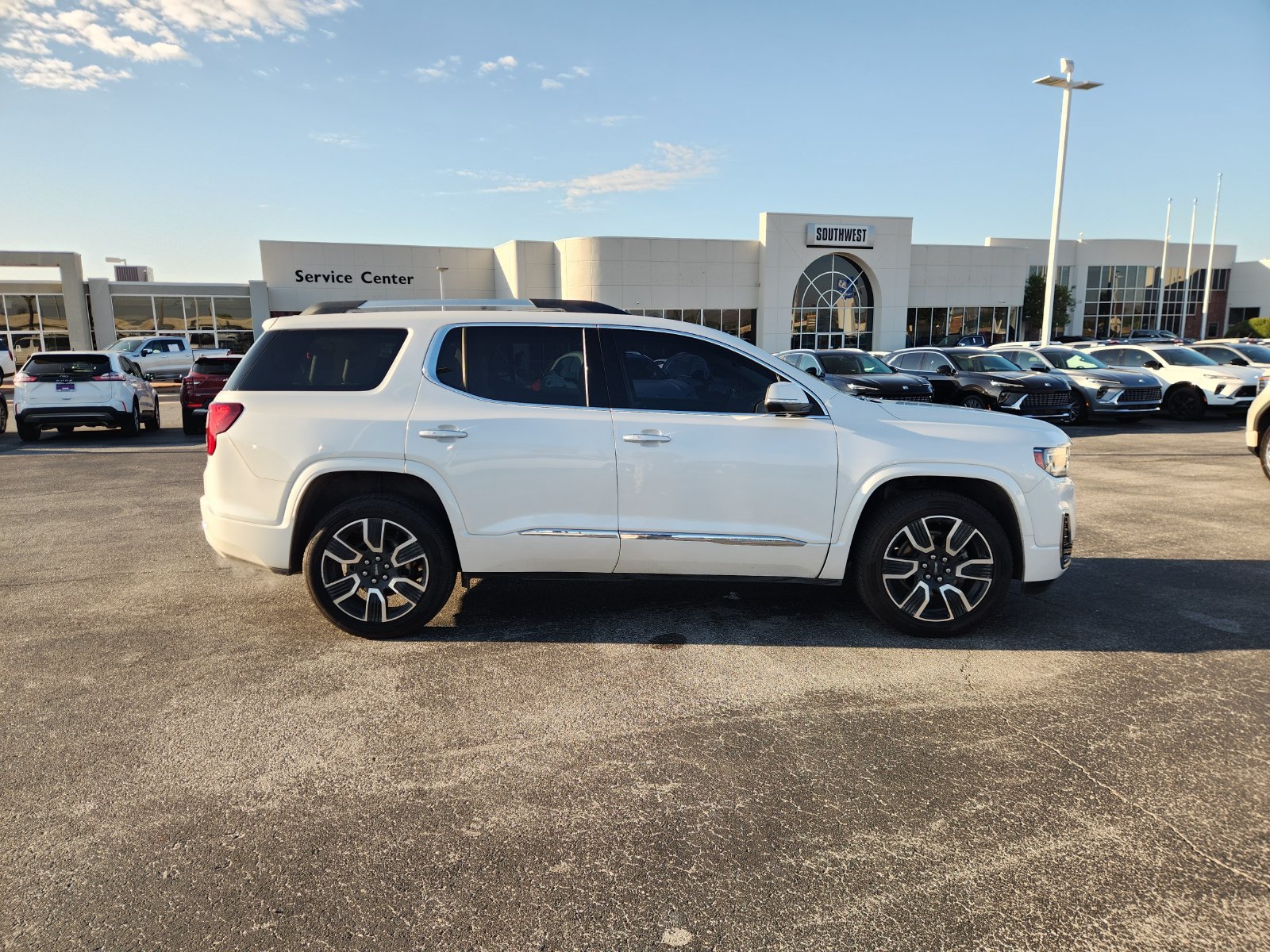 Used 2021 GMC Acadia Denali w/ Denali Technology Package FWD image 7