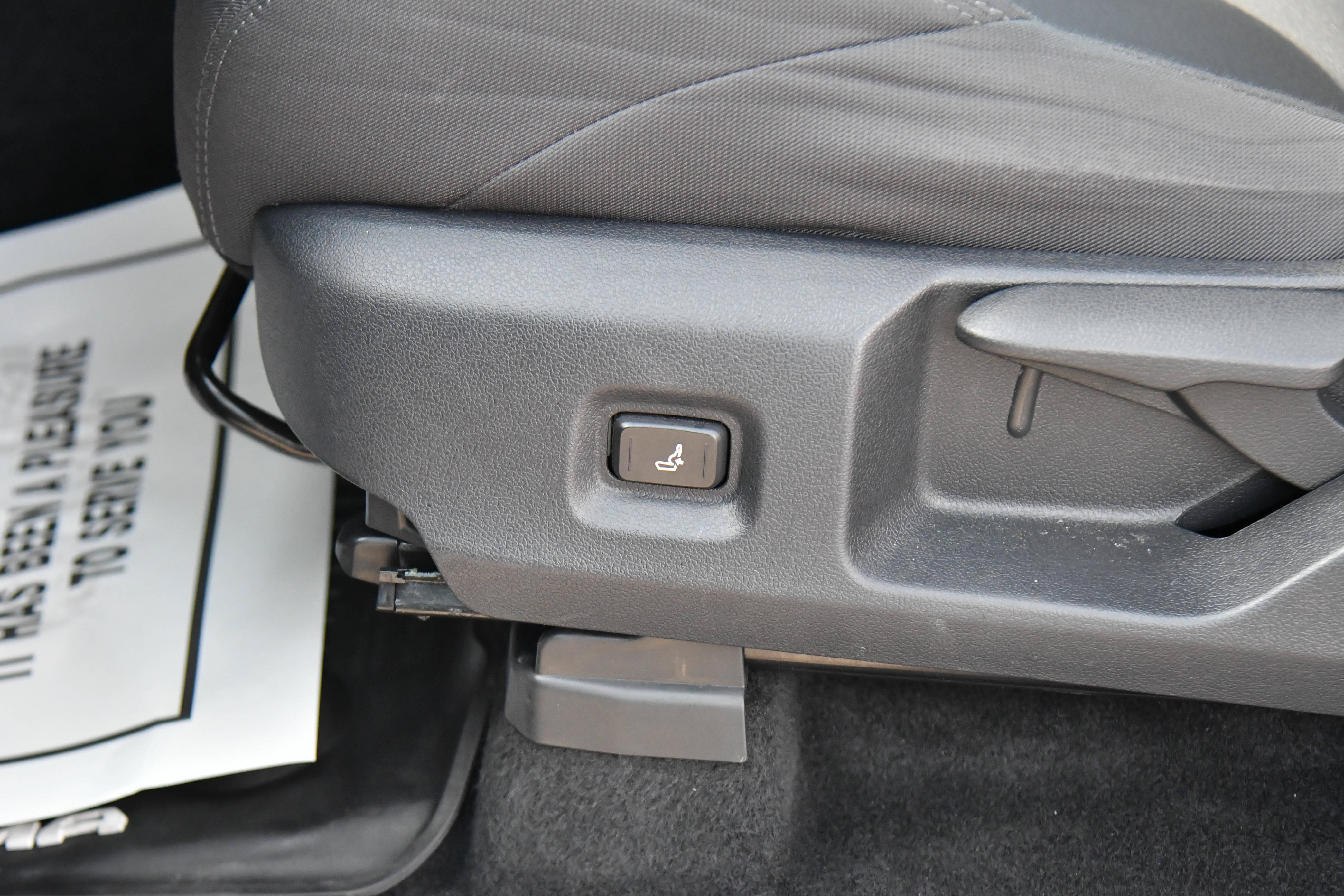 Used 2025 Toyota Tacoma SR5 AWD/4WD image 16