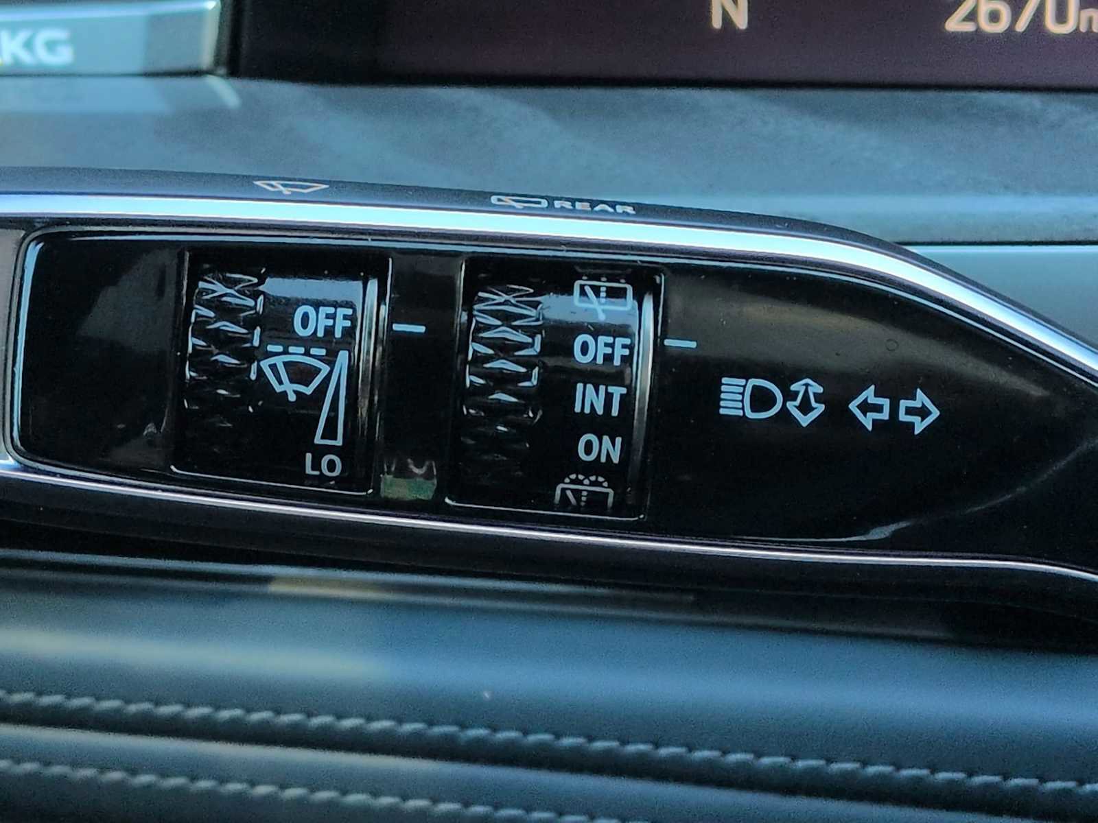 Used 2025 Cadillac Escalade IQ Luxury 2 image 28