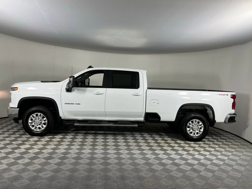 Used 2025 Chevrolet Silverado 3500 LT w/ Convenience Package image 10