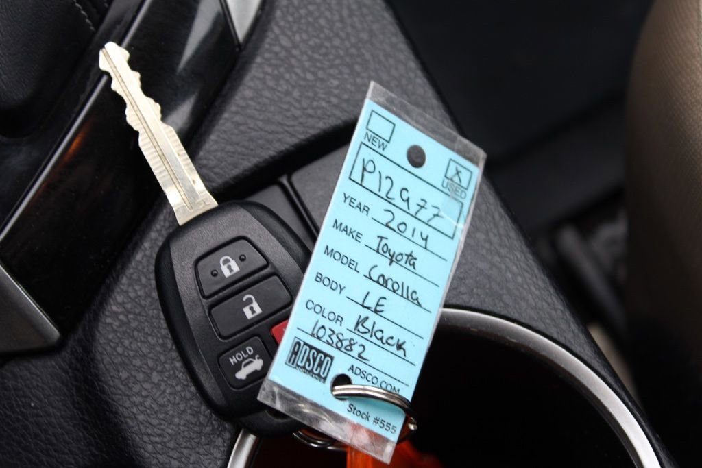 Used 2014 Toyota Corolla LE image 30