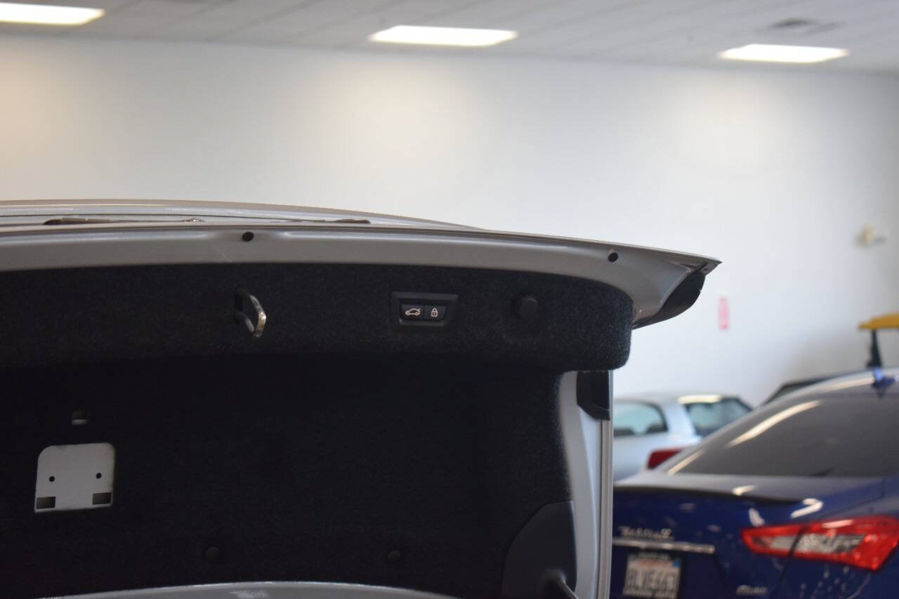 Used 2018 BMW 530i xDrive AWD/4WD image 25