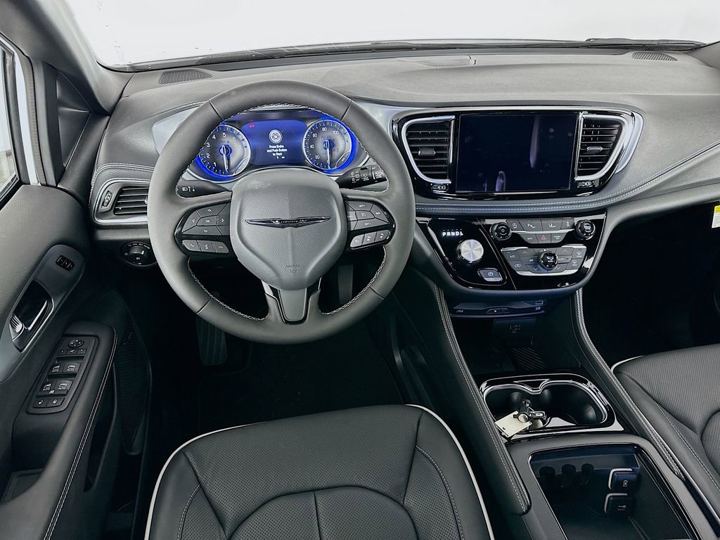New 2026 Chrysler Pacifica Limited w/ Uconnect Theater Family Group image 29