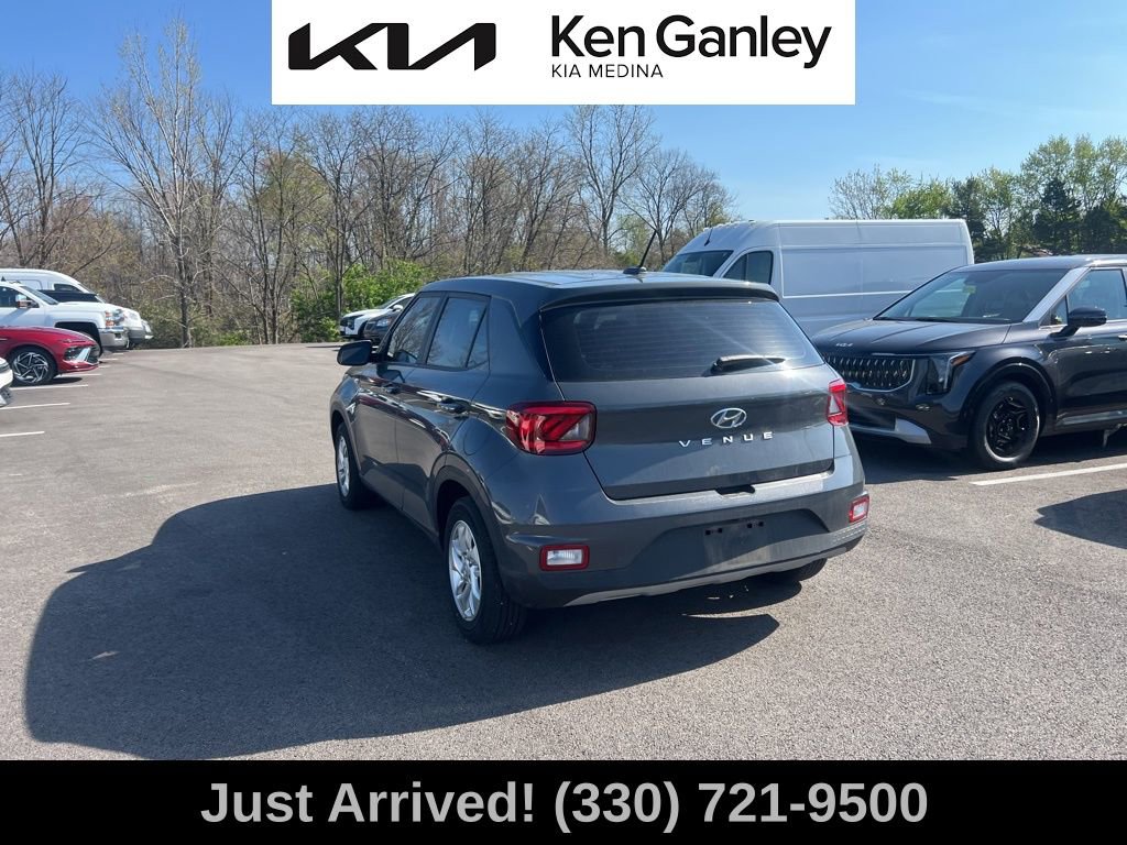 Used 2023 Hyundai Venue SE FWD image 7