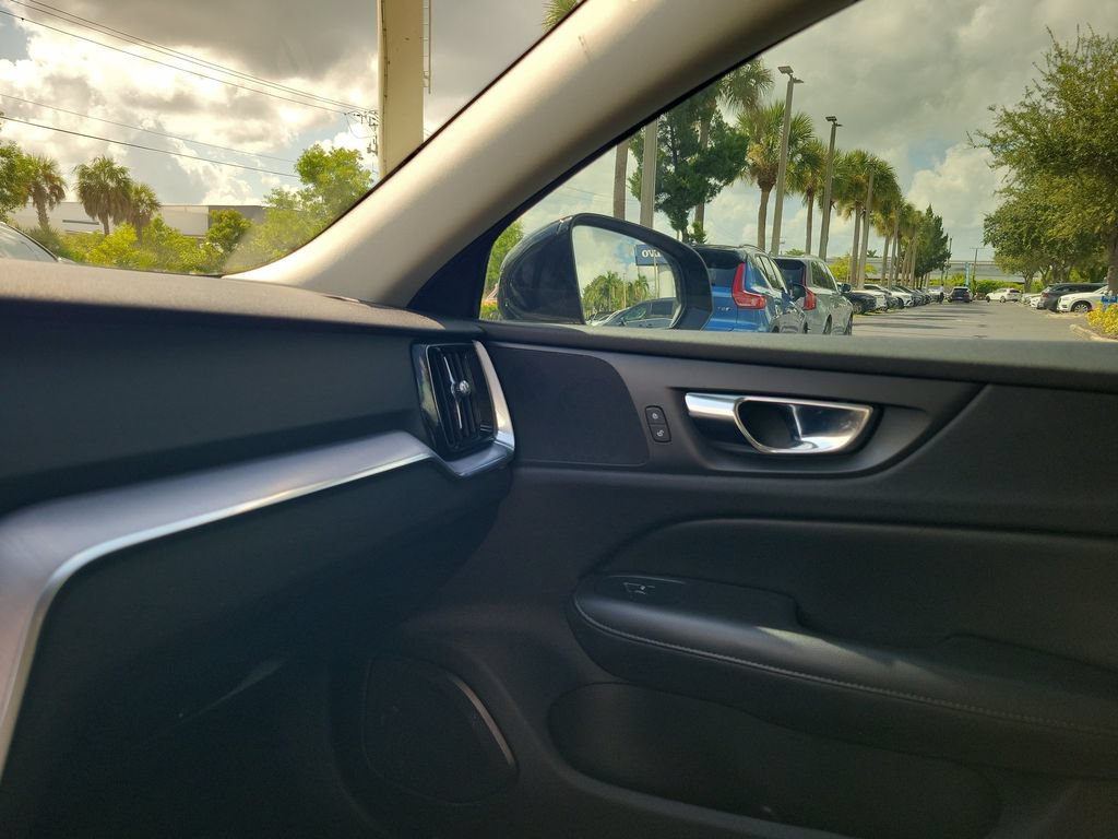 Used 2020 Volvo S60 T5 Momentum FWD image 30