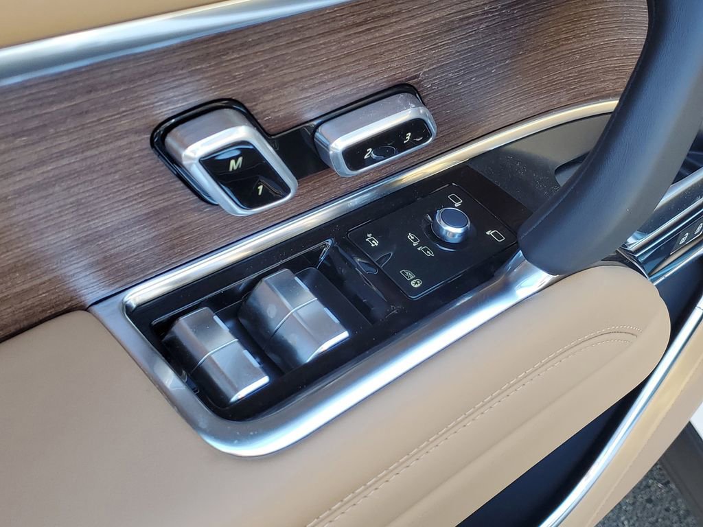 New 2026 Land Rover Range Rover SE image 12