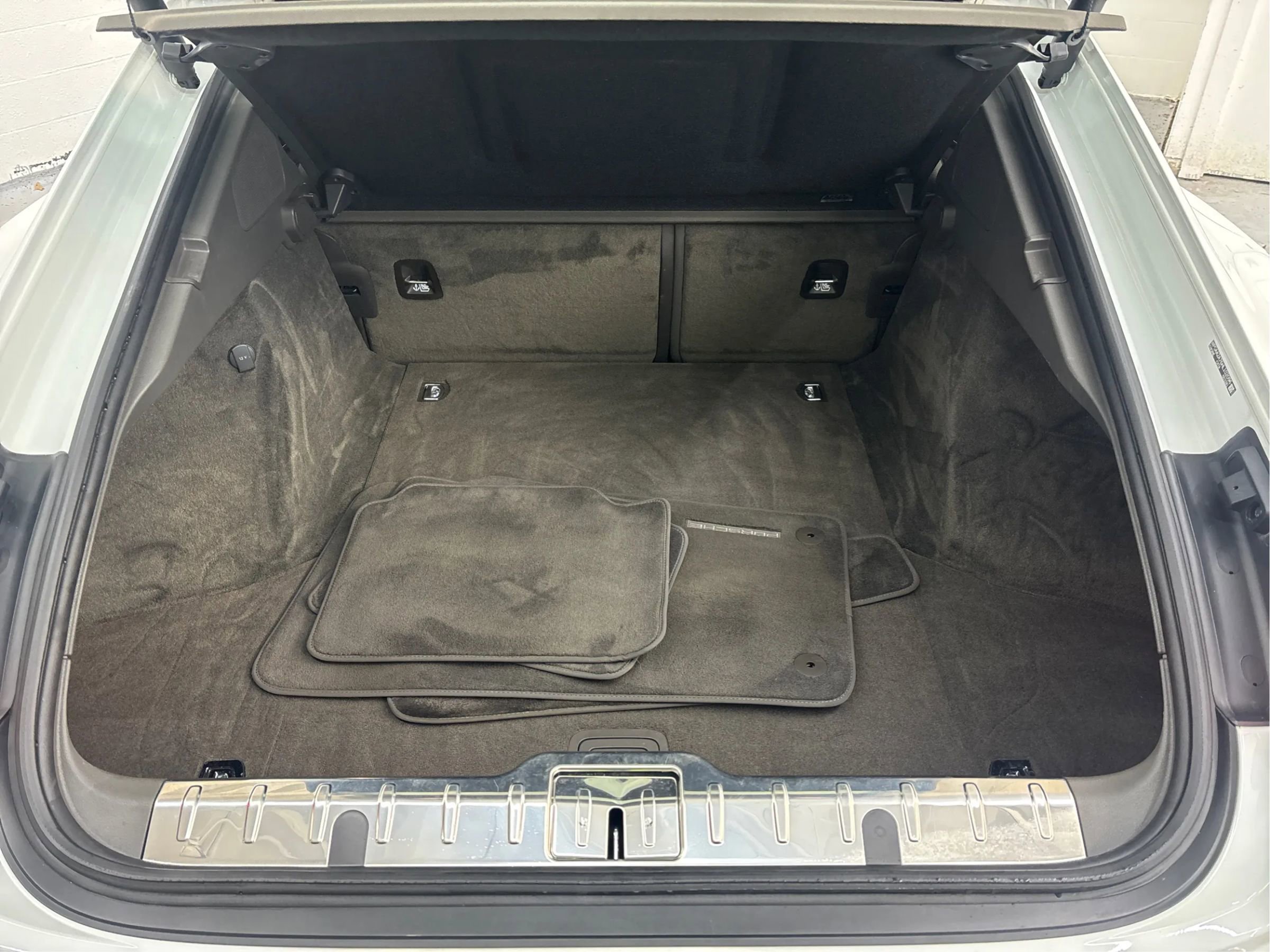 Used 2017 Porsche Panamera image 16