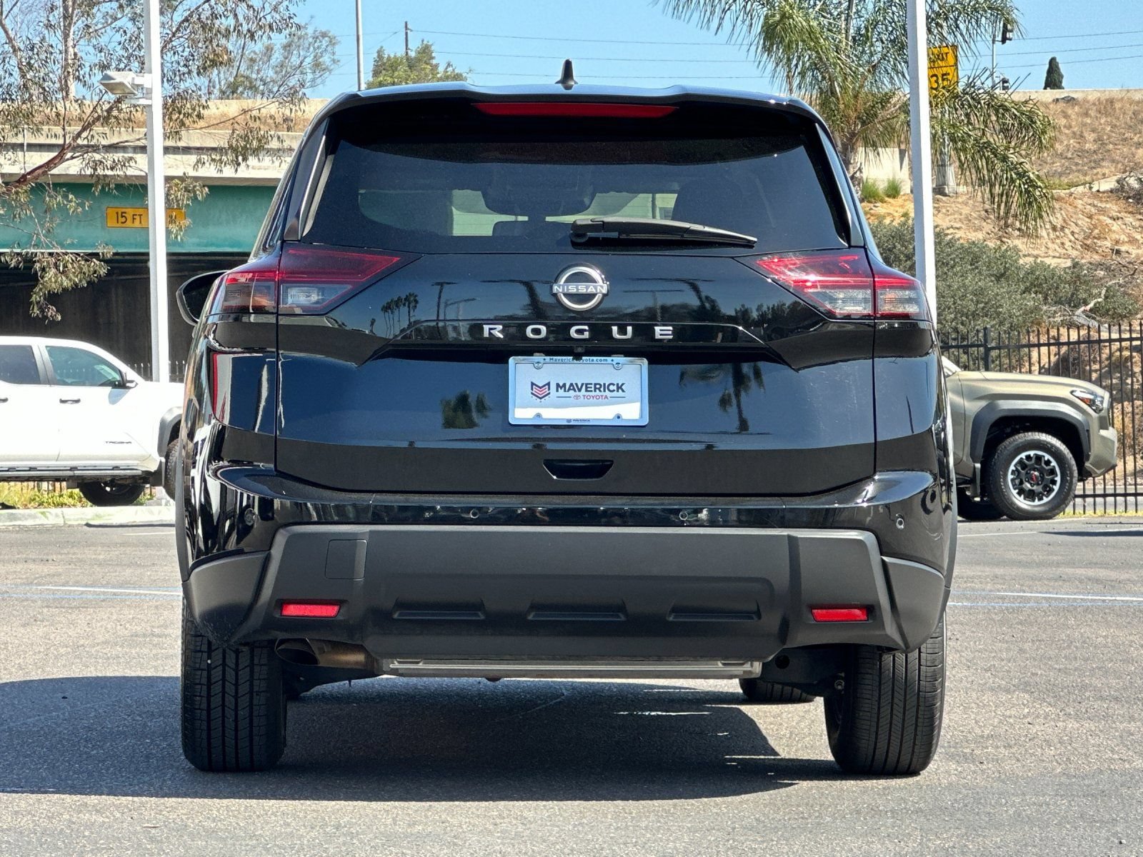 Used 2025 Nissan Rogue S FWD image 4