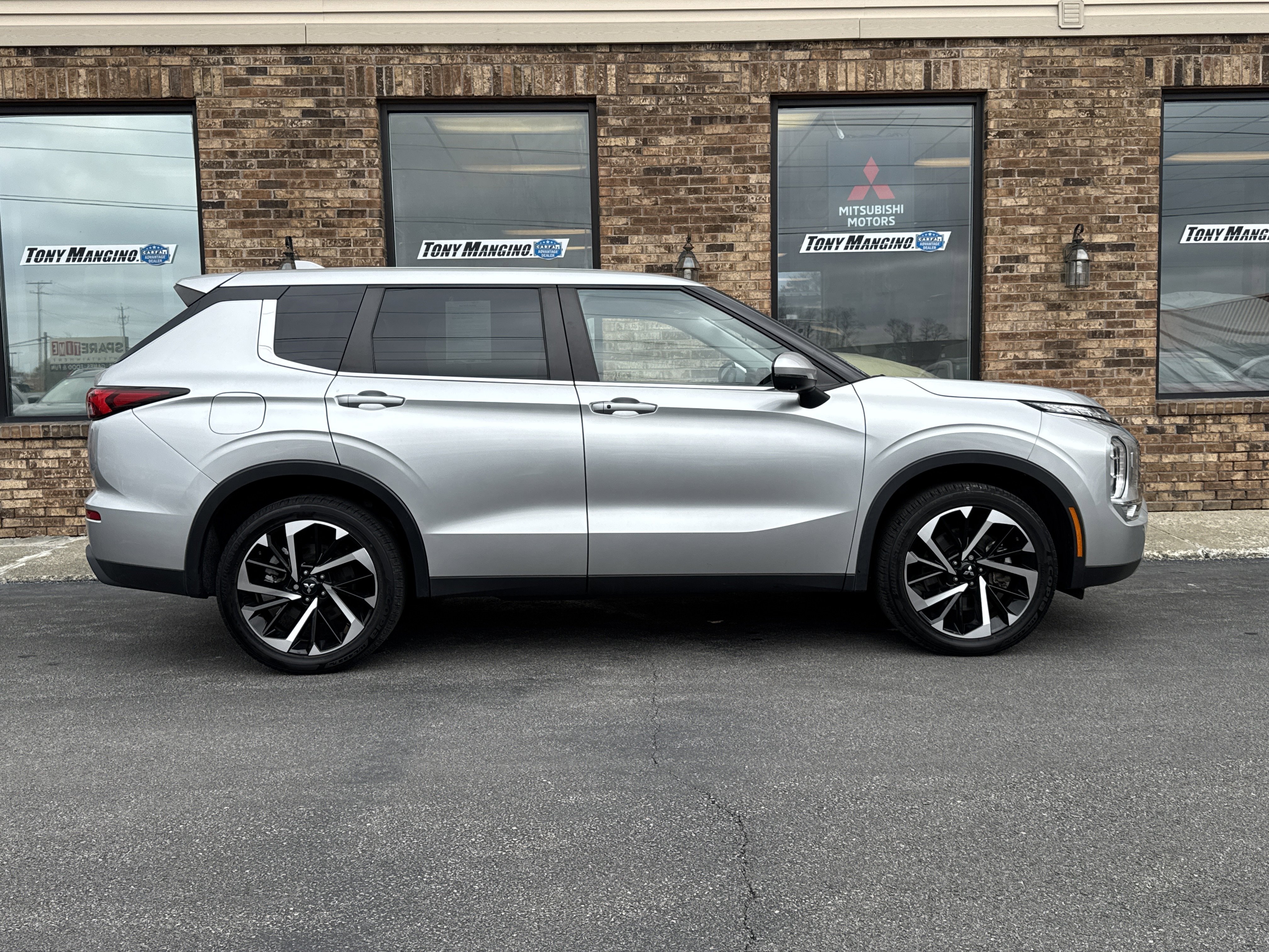 Used 2022 Mitsubishi Outlander SE AWD/4WD image 6