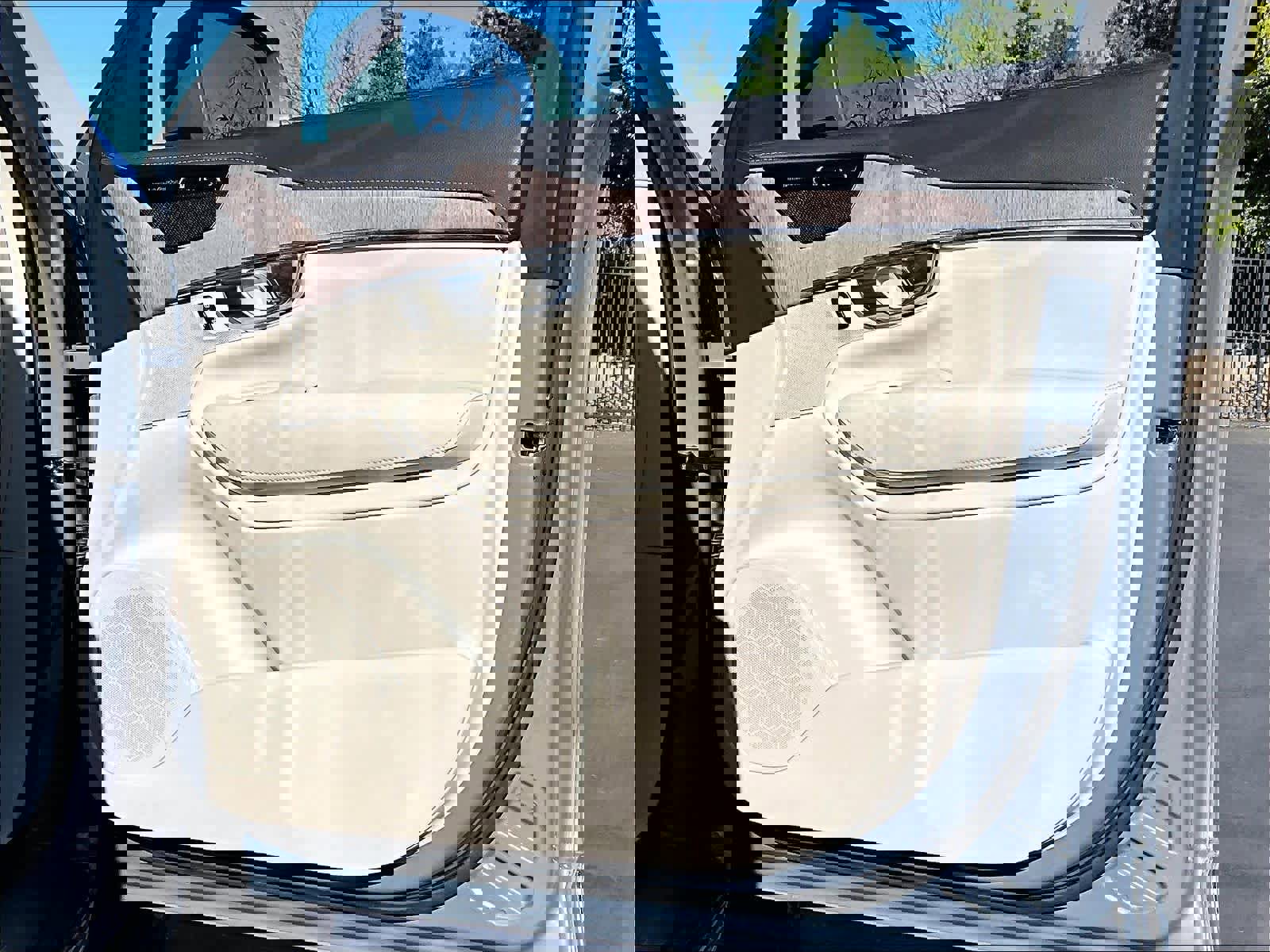 Used 2022 Volvo XC90 T8 Inscription w/ Advanced Package image 27