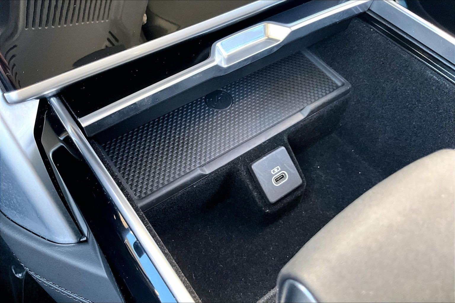 Used 2025 Land Rover Range Rover SE image 32