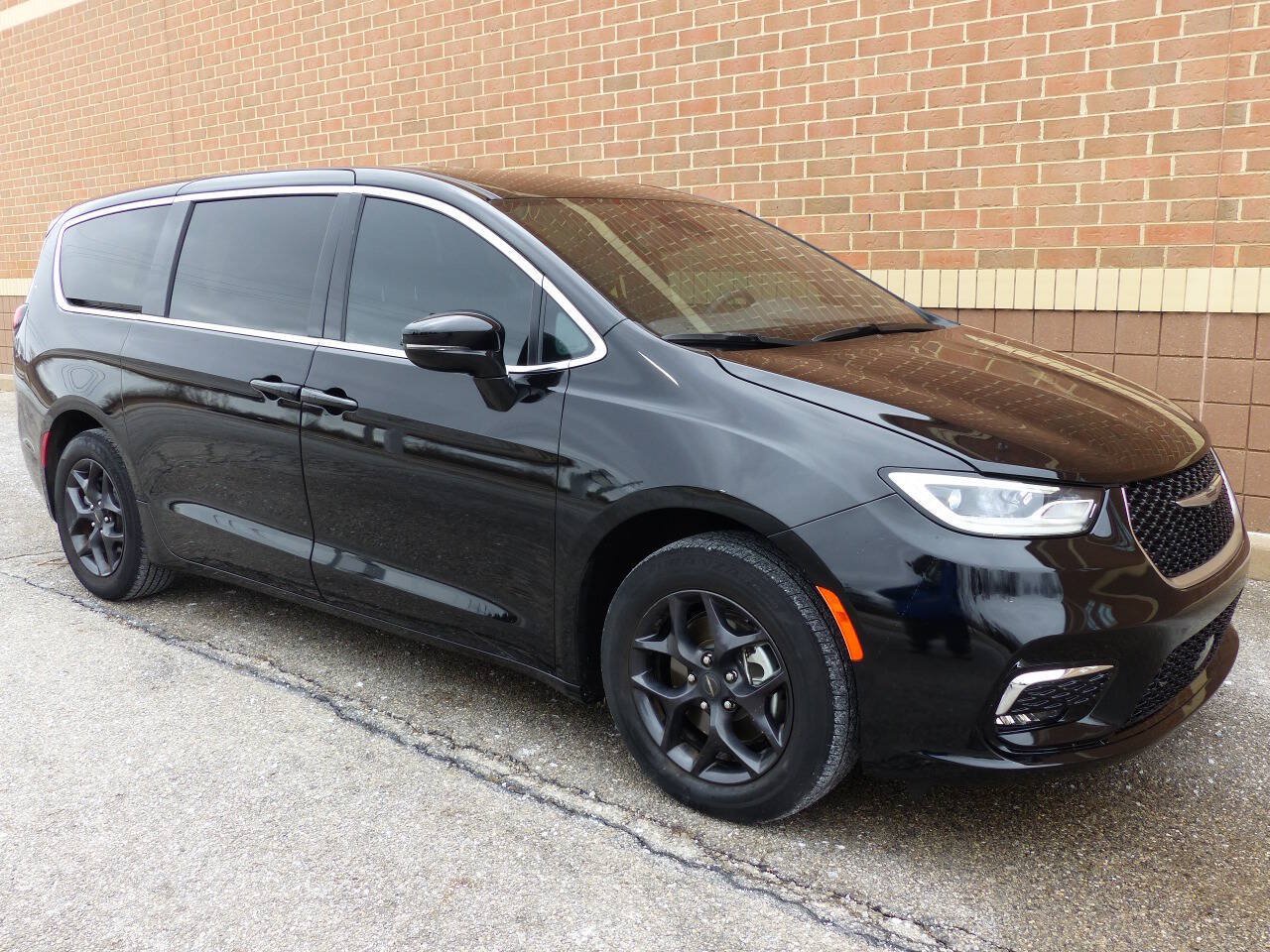 Used 2025 Chrysler Pacifica Select FWD image 12