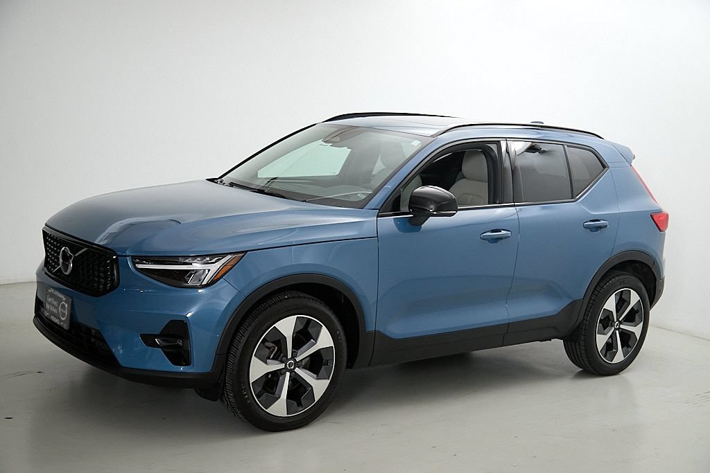 Used 2023 Volvo XC40 B5 Plus w/ Protection Package Premier AWD/4WD image 7