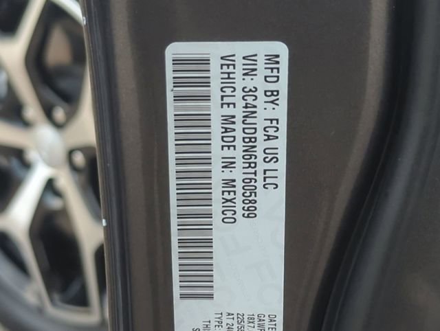 Used 2024 Jeep Compass Latitude image 28