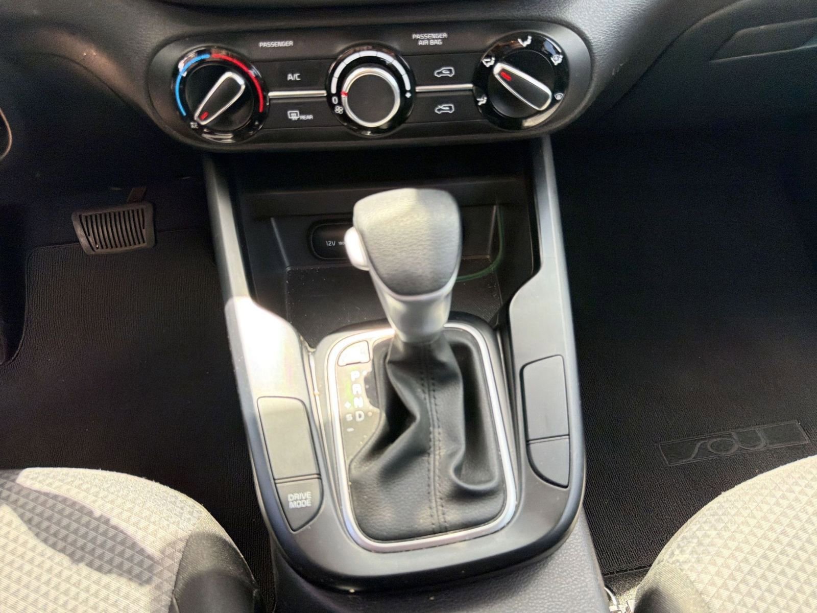 Used 2025 Kia Soul LX w/ LX Technology Package FWD image 10