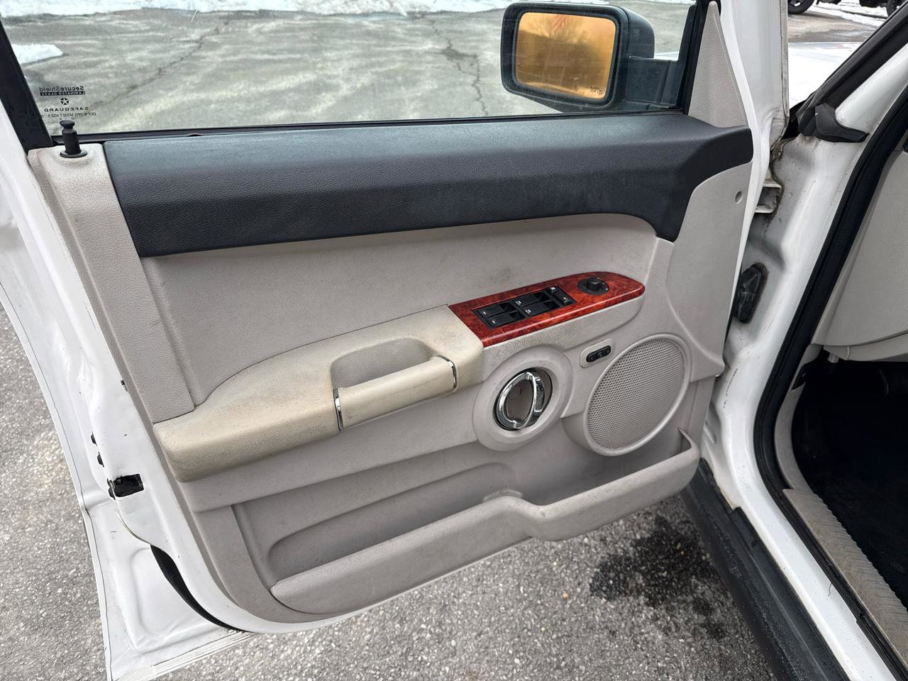 Used 2006 Jeep Commander Limited w/ Trailer Tow Group IV image 22