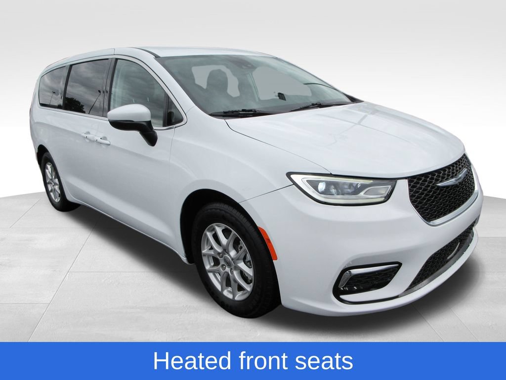 Used 2023 Chrysler Pacifica Touring-L FWD image 8