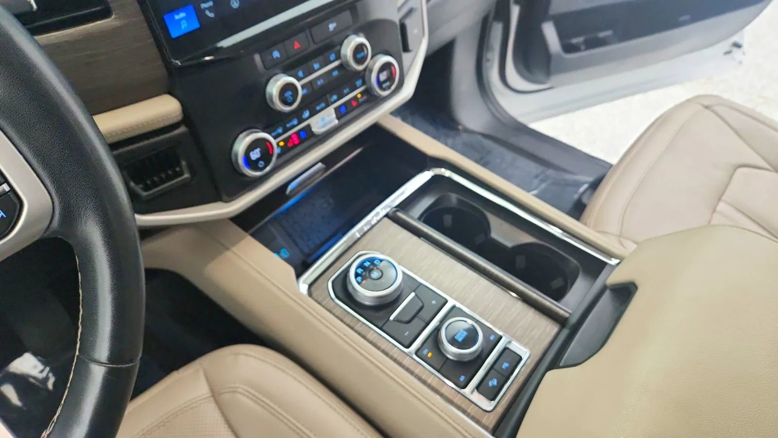 Used 2024 Ford Expedition Limited image 28