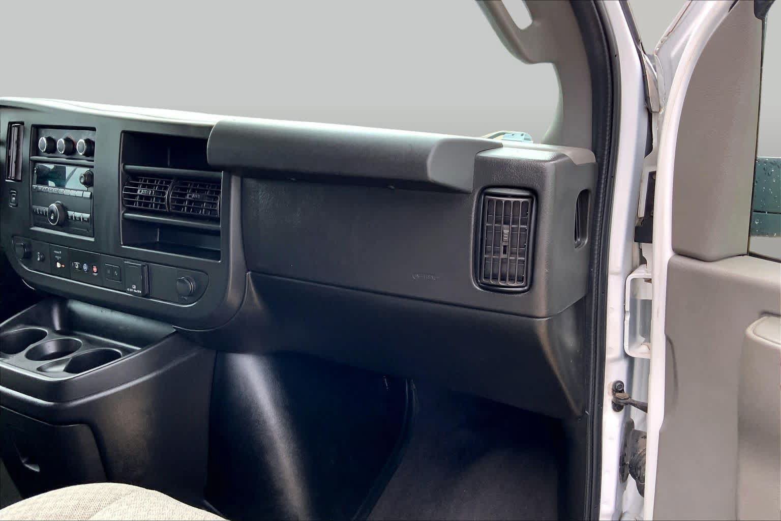 Used 2020 Chevrolet Express 2500 LT w/ LT Preferred Equipment Group RWD image 17