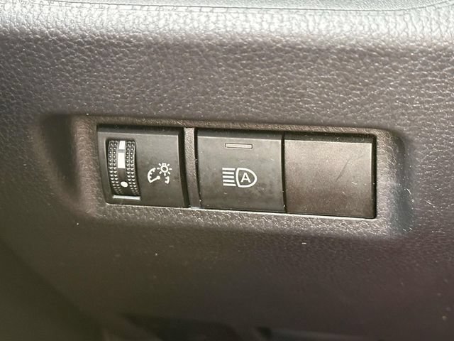 Used 2025 Toyota RAV4 XLE AWD/4WD image 26