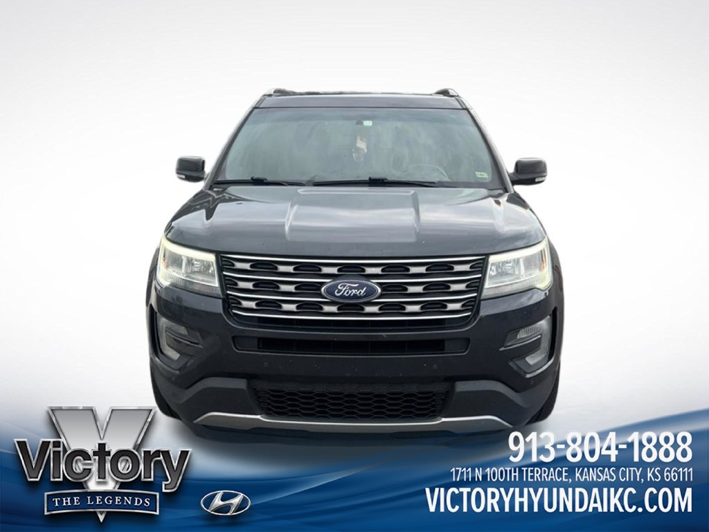 Used 2017 Ford Explorer XLT w/ Equipment Group 202A FWD image 2