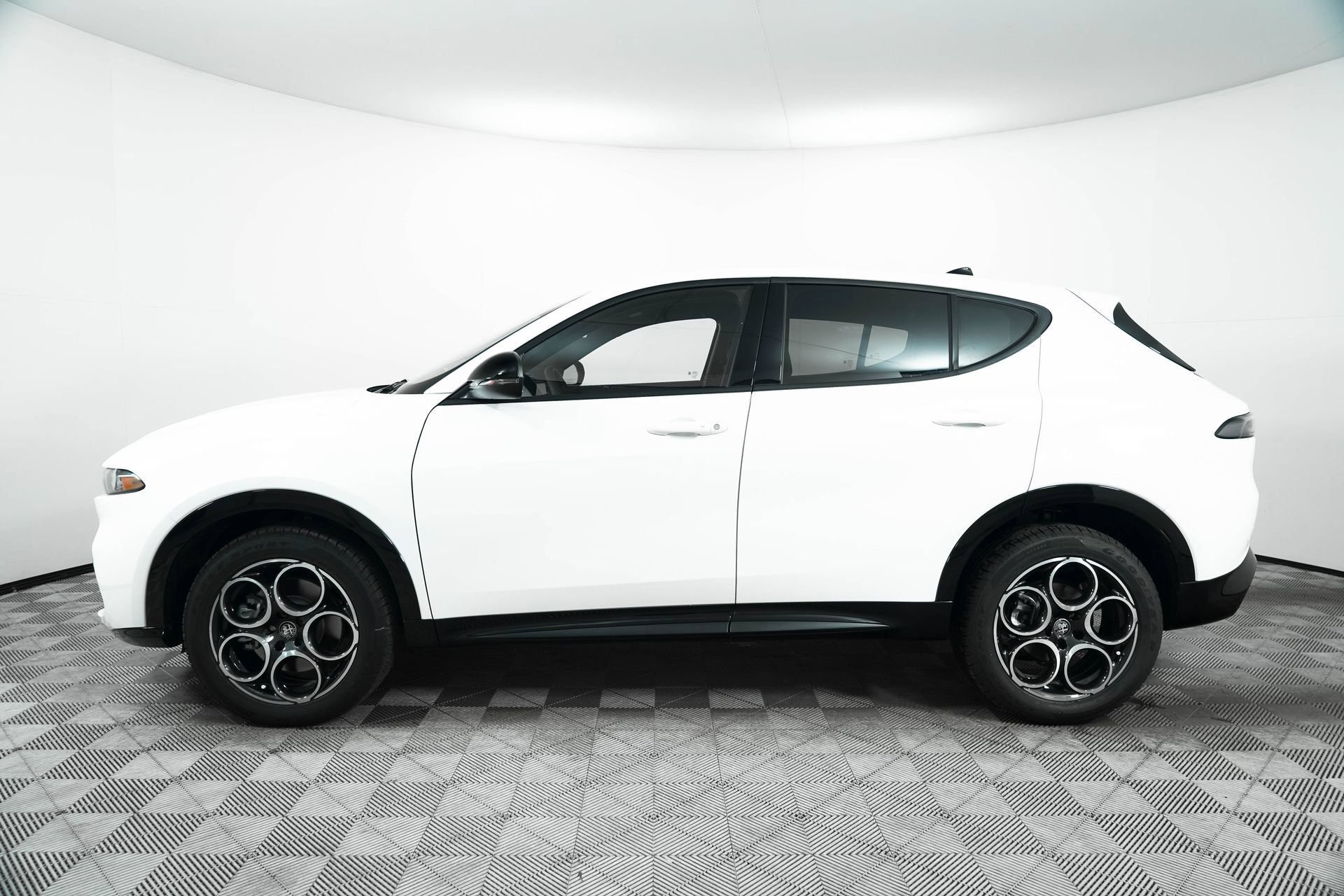 New 2025 Alfa Romeo Tonale AWD/4WD image 4