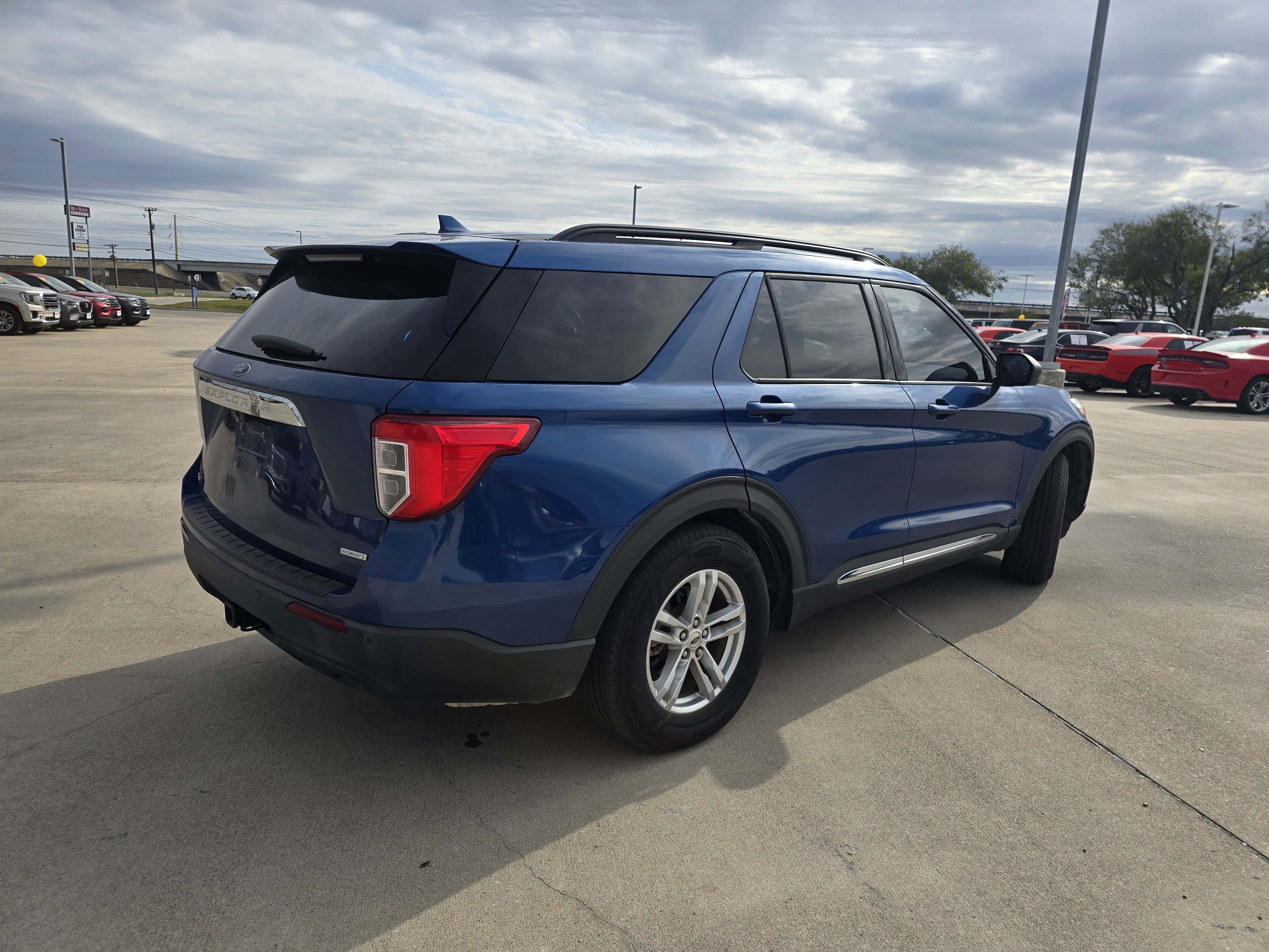 Used 2020 Ford Explorer XLT w/ Class III Trailer Tow Package image 3