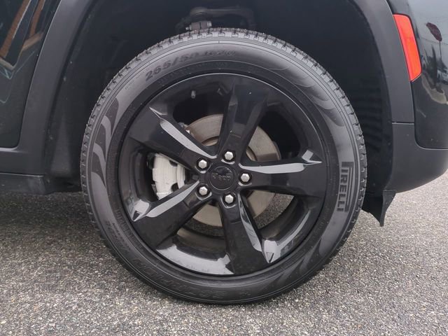 Used 2023 Jeep Grand Cherokee Limited w/ Black Appearance Package image 11