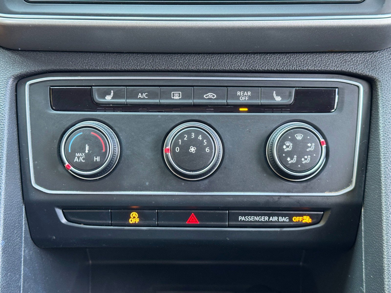 Used 2018 Volkswagen Atlas SE image 25