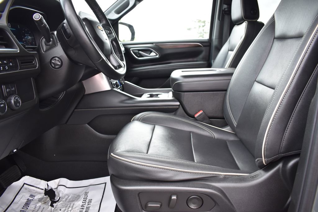 Used 2023 Chevrolet Suburban Premier AWD/4WD image 5