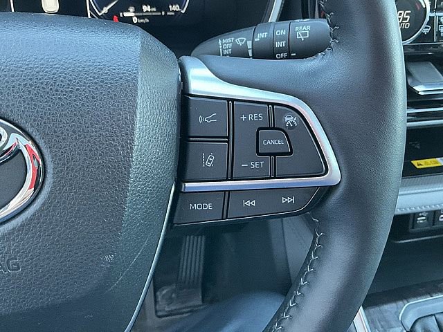 Used 2023 Toyota Highlander Limited image 31
