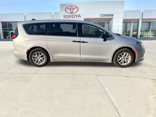 Used 2023 Chrysler Voyager LX FWD image 6