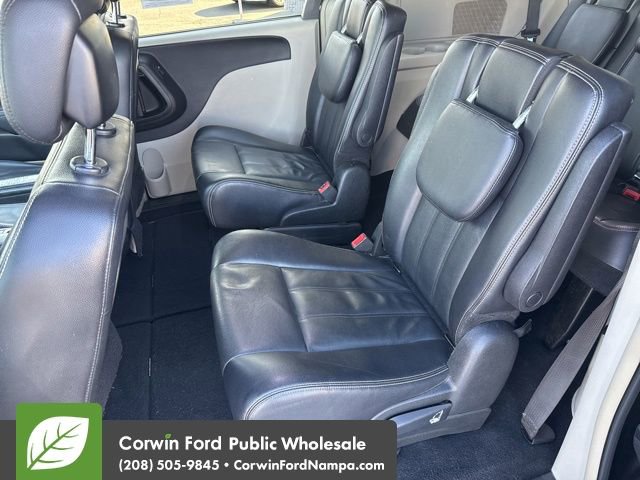 Used 2014 Chrysler Town & Country Touring image 29