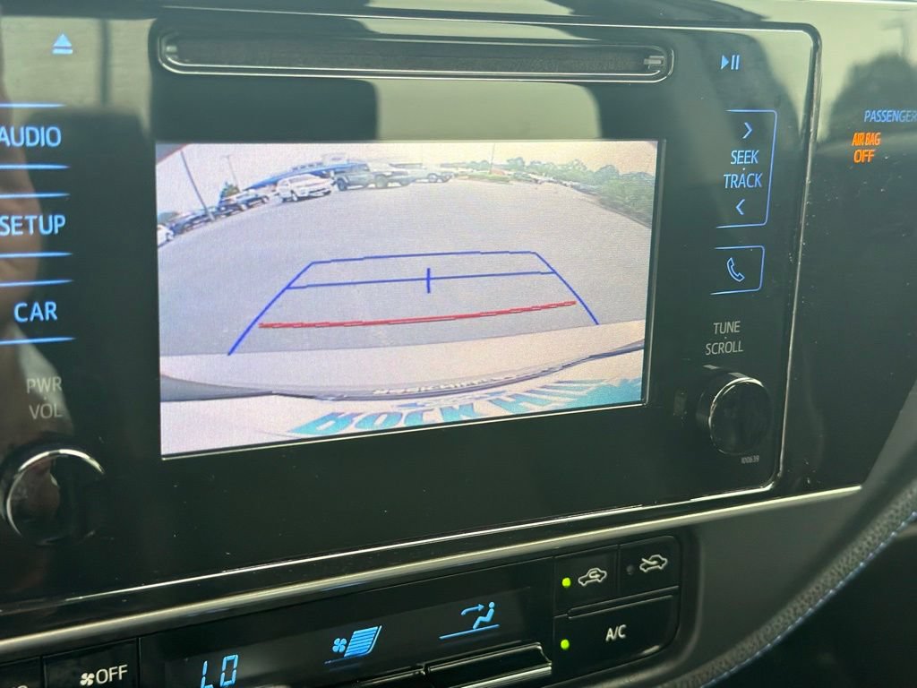Used 2019 Toyota Corolla SE FWD image 3
