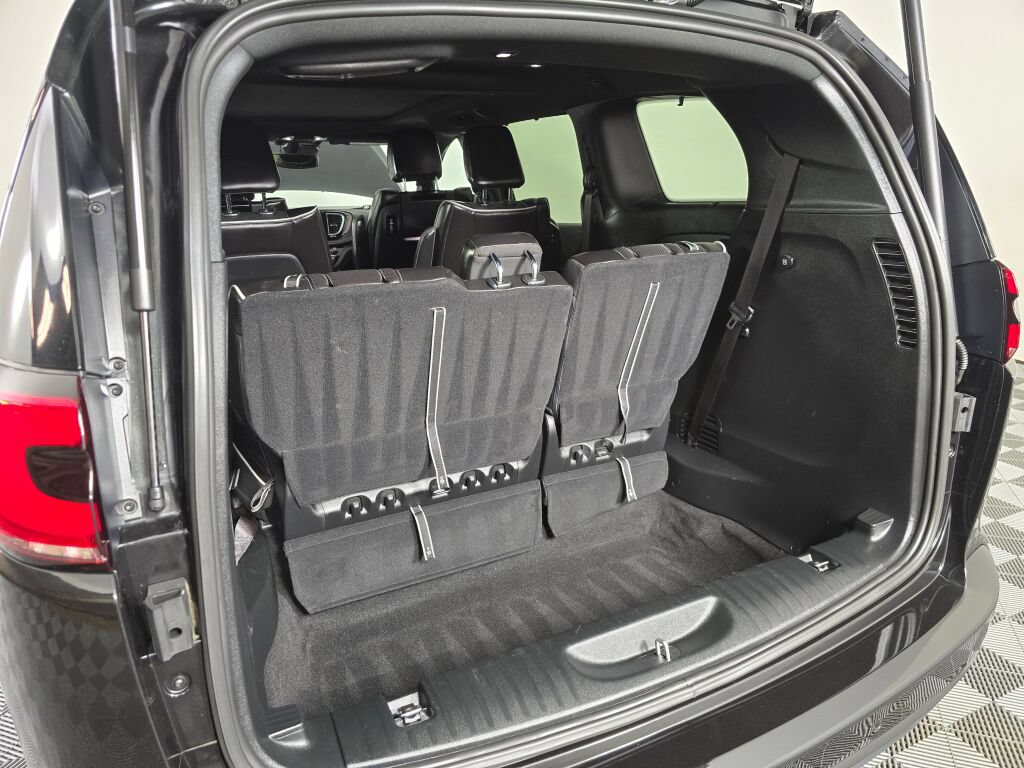 Used 2023 Chrysler Pacifica Limited w/ Uconnect Theater Family Group FWD image 14